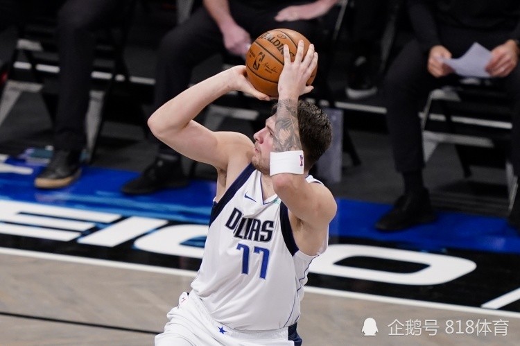 东契奇绝杀灰熊，独行侠锁定季后赛  